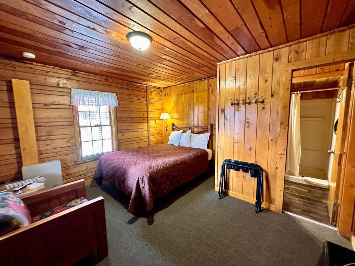 Yellowstone Cabins And Rv Запад Йеллоустон Экстерьер фото