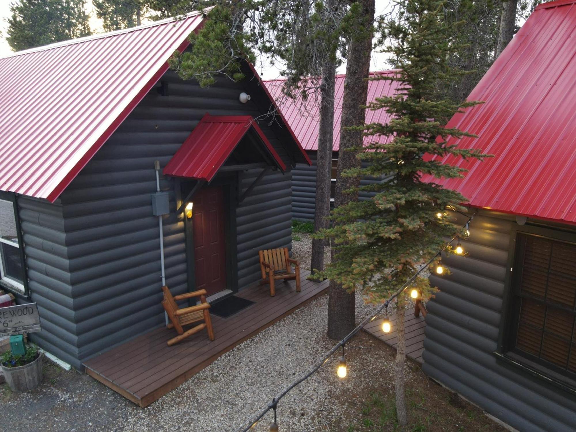 Yellowstone Cabins And Rv Запад Йеллоустон Экстерьер фото