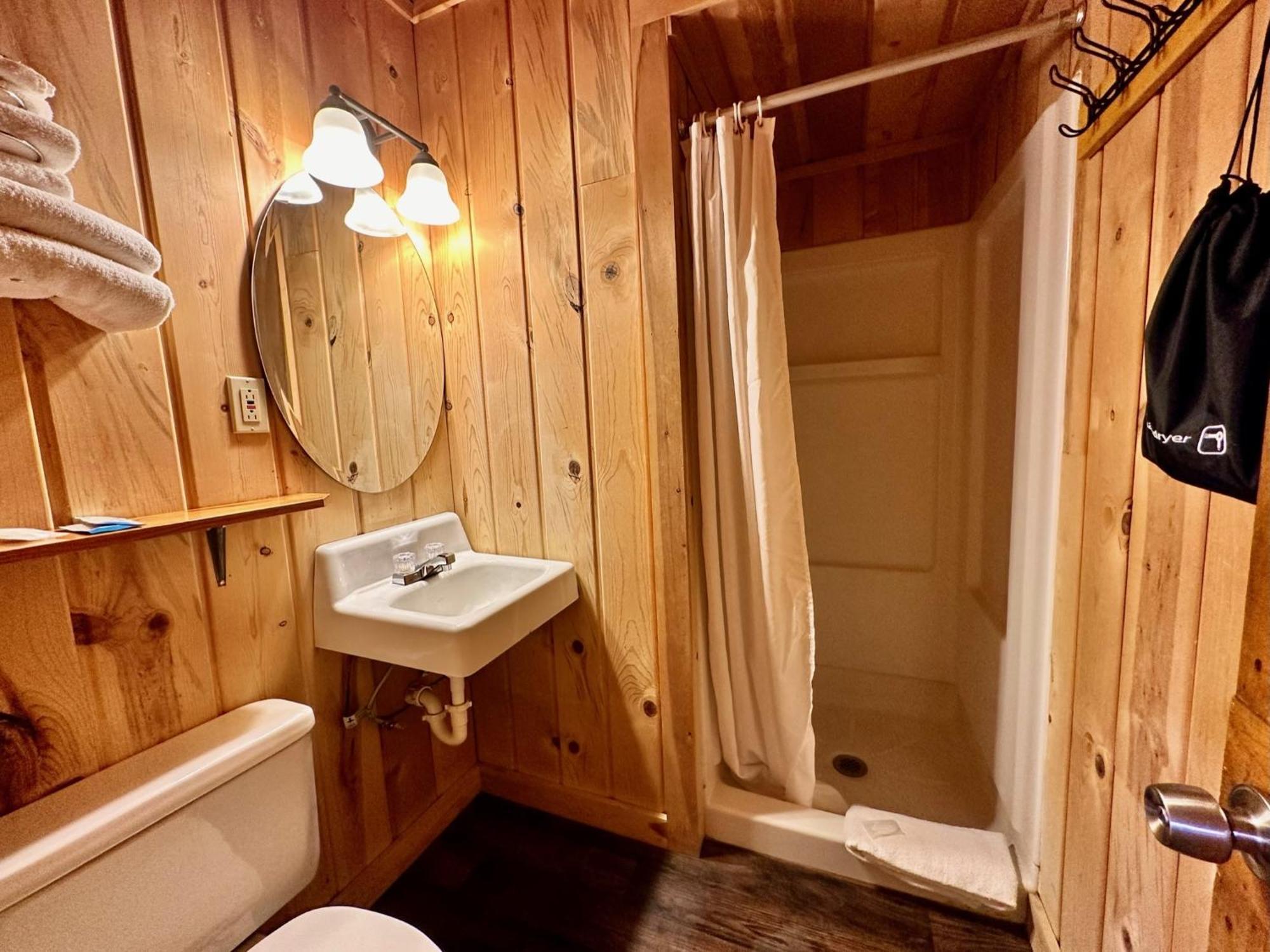 Yellowstone Cabins And Rv Запад Йеллоустон Экстерьер фото