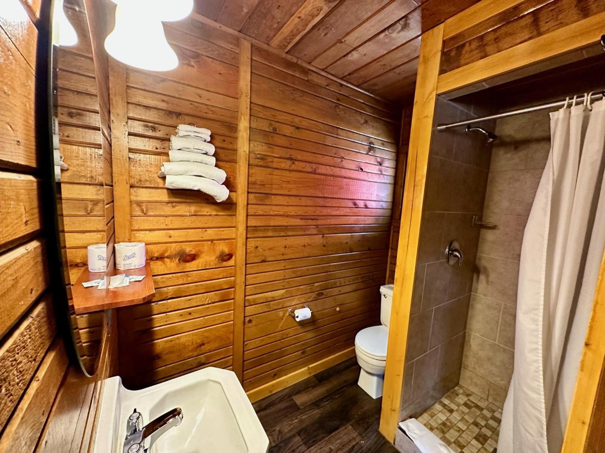 Yellowstone Cabins And Rv Запад Йеллоустон Экстерьер фото