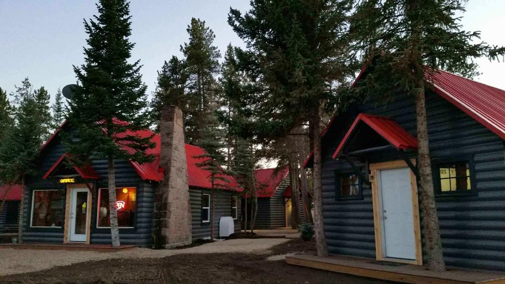 Yellowstone Cabins And Rv Запад Йеллоустон Экстерьер фото